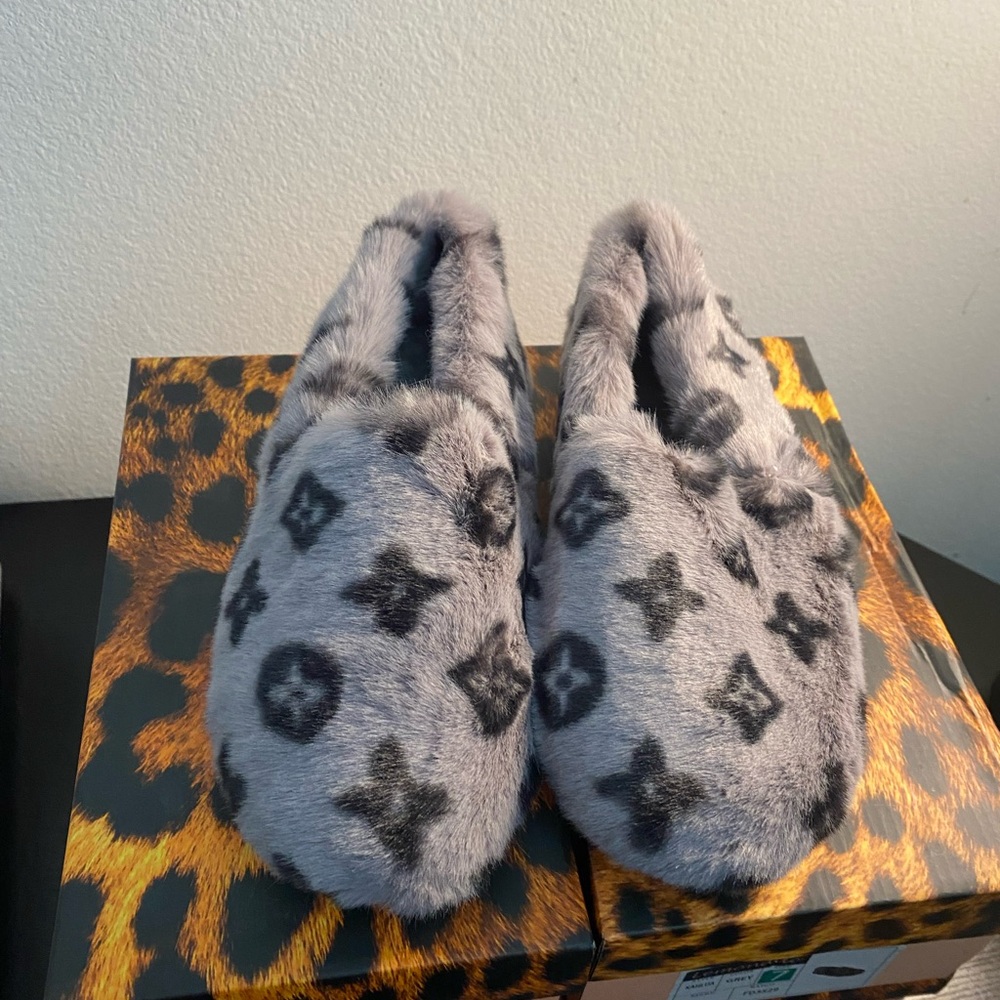 Lemonade Woman’s Kahlua Style Fur Slippers